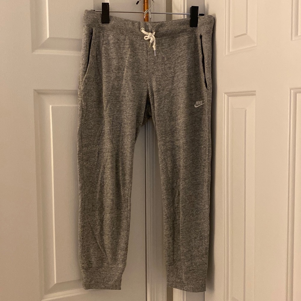 Nike grey cropped lightweight sweatpant